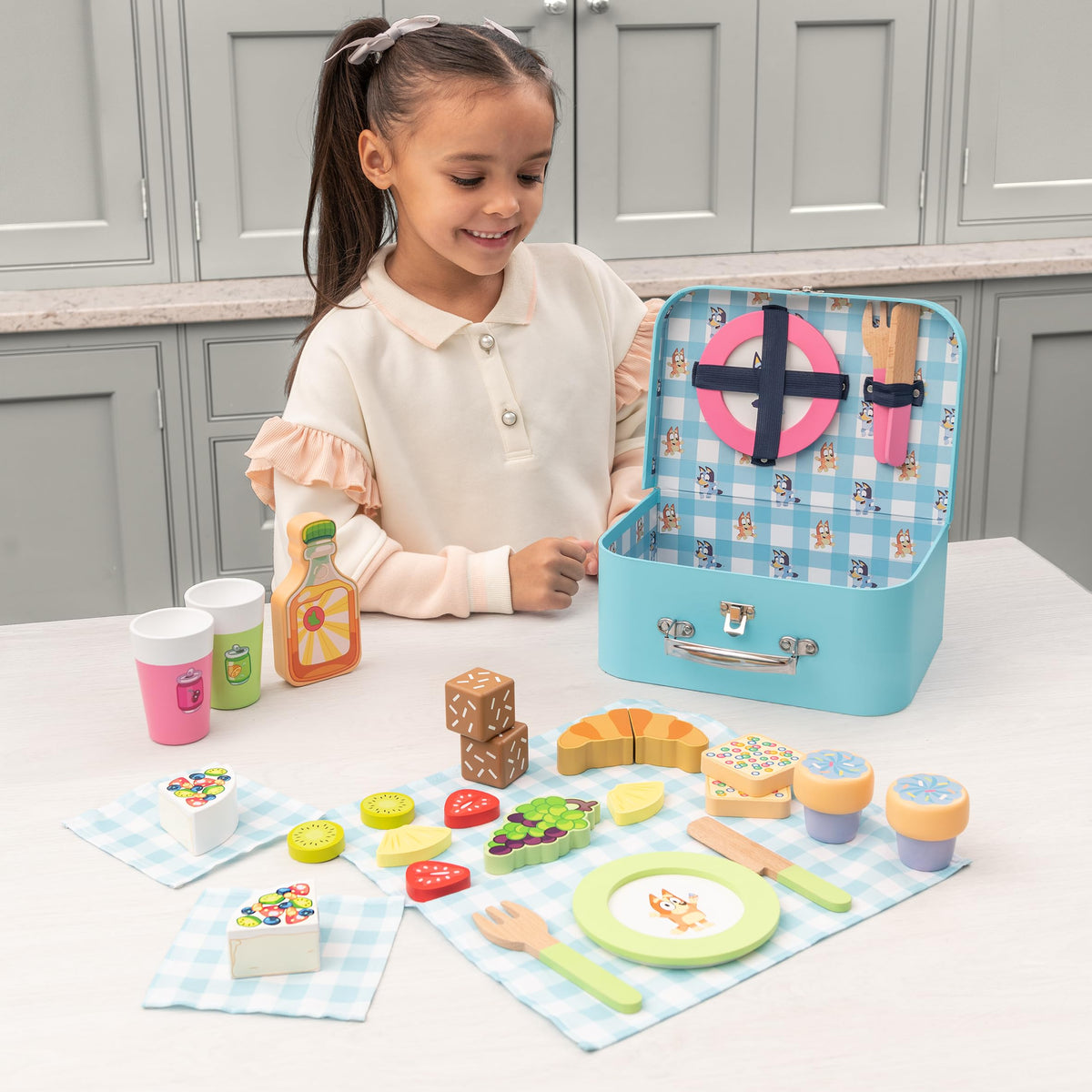 Bluey Picnic Basket Set – Consulate X, view 2 of 9