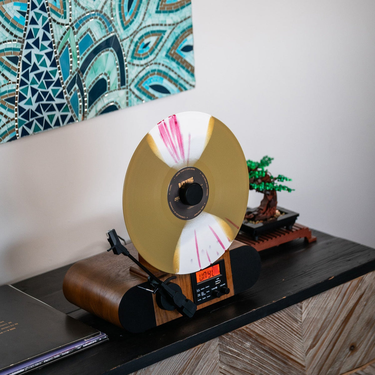 Fuse Vert Vertical Vinyl Record Player – Consulate X, view 5 of 14